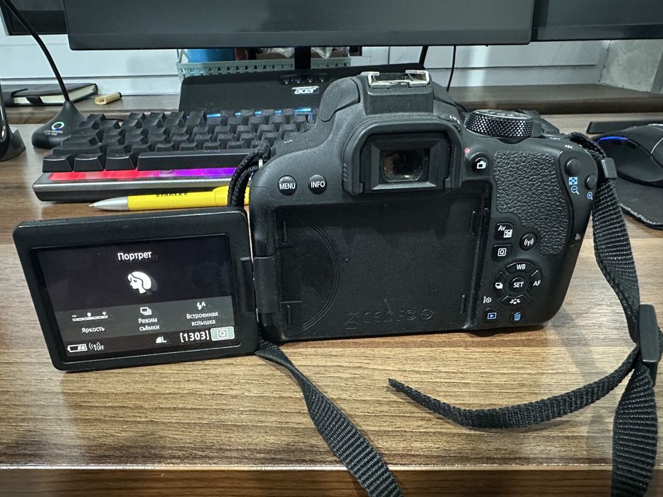 Срочно продам Canon 800D