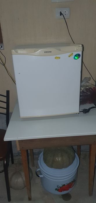 Xolodilnik sotiladi kichkina xicham toki kam yidi