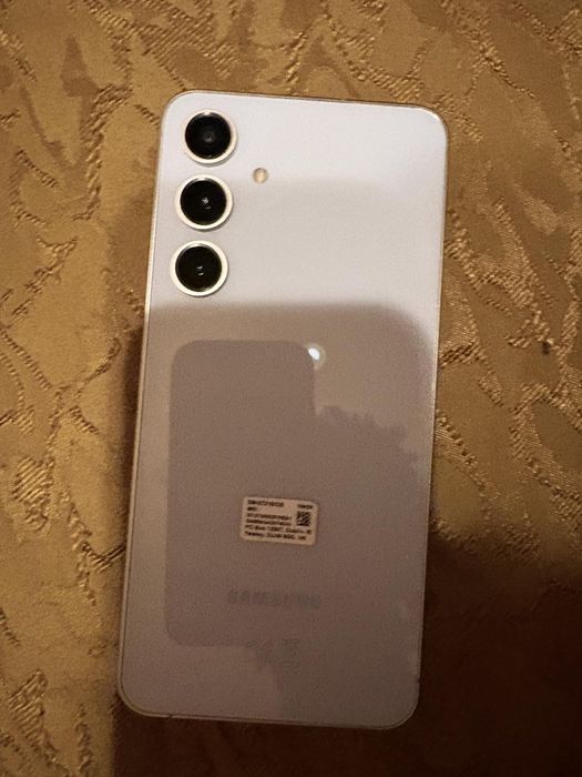 Продавам Samsung S24 fe