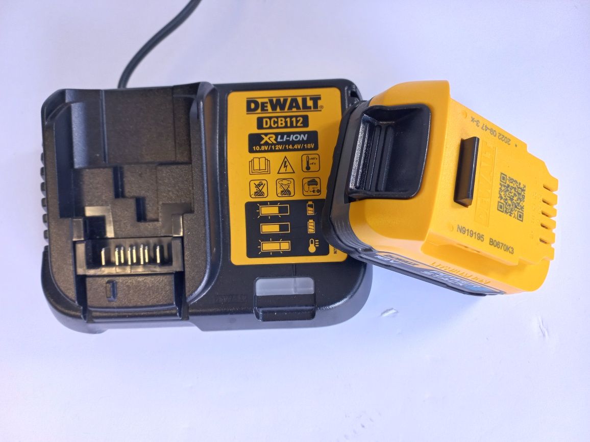Батерия DeWALT DCBP034 POWERSTACK и Зарядно устройство DCB112