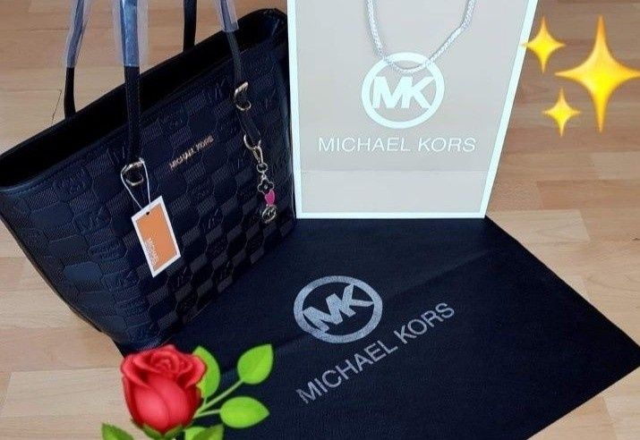 Geanta MK,logo metalic auriu, saculet, etichetă