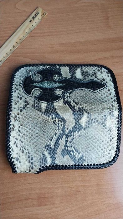 Кошелек женский. Из кожи.