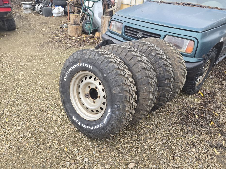 Anvelope BFGoodrich Mud-Terrain 235/85 R16 cu jante – stare impecabilă