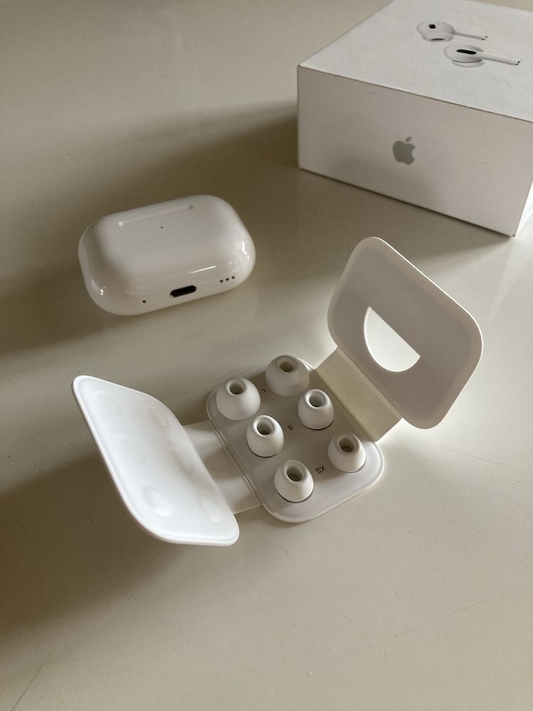 Оригинални Apple AirPods Pro 2 (с 2 години гаранция)