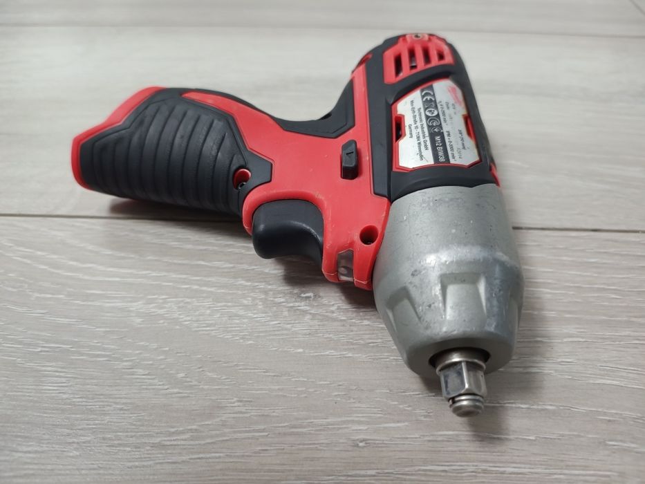 Milwaukee M12 BIW38 pistol cu impact