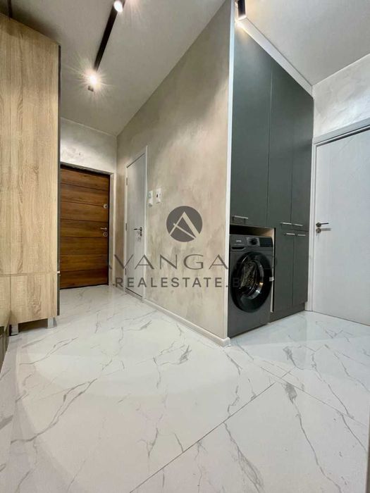 Продава се Тристаен апартамент в Пловдив, Христо Смирненски - 70 кв.м за 2057 €/кв.м - Снимка #9