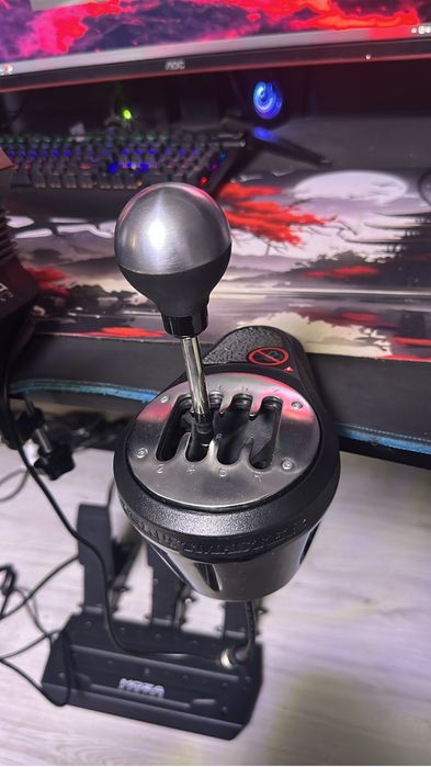 Schimbator de viteze thrustmaster th8a.