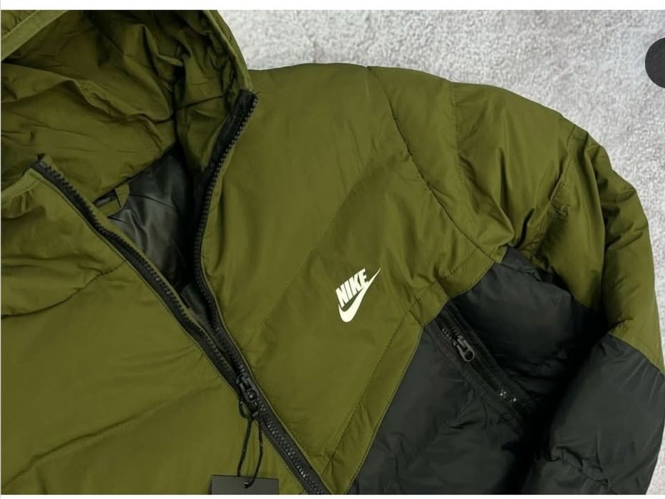 Продам куртку Nike демисезонная