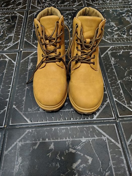 Ghete de drumeție, asemănătoare cu Timberland 6 Inch, 41