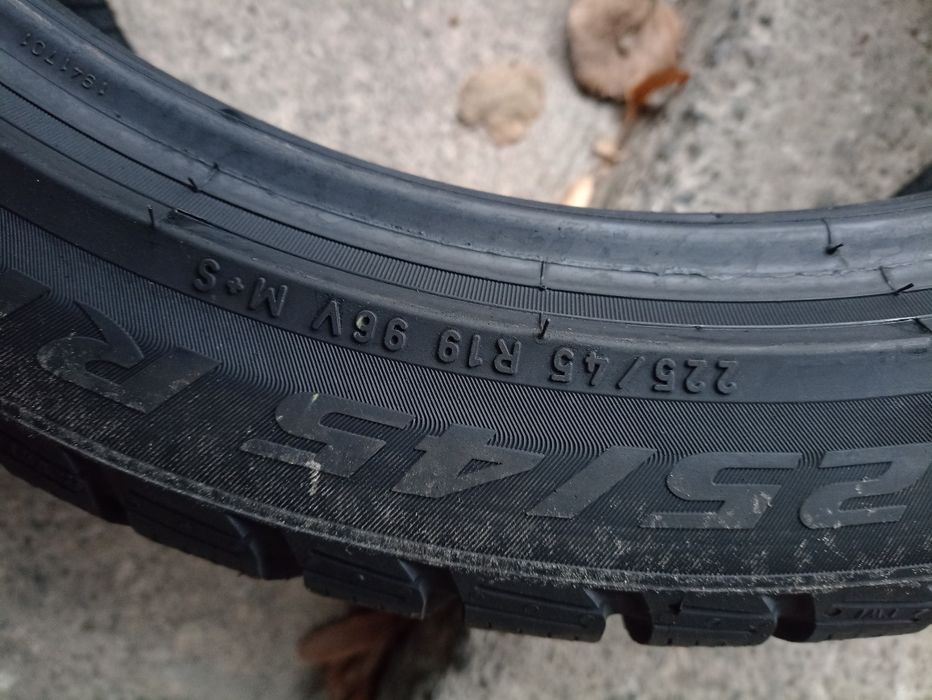 2 anvelope ca si noi Pirelli 225/45 R19 dot 2619