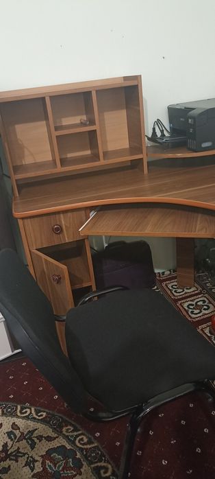 Компьютерный подставка сотилади стули билан 50 $ келишилади тел: 94250