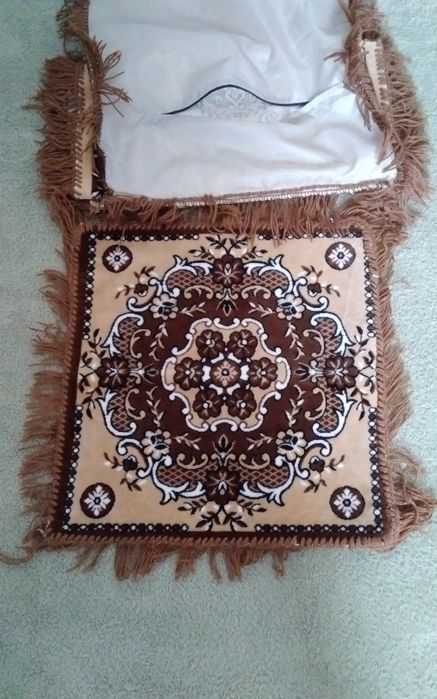 Постелката за столове и стена