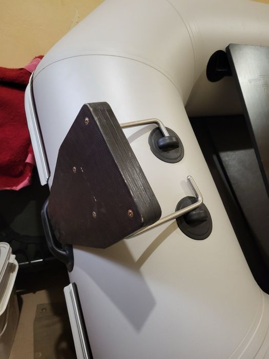 Лодка, двигател и нов акумулатор( тягов)