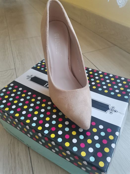 Pantofi stiletto nr 35