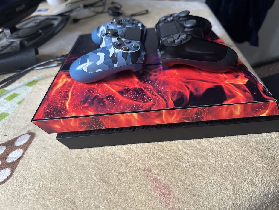 Ps4 2 telecomezi+jocuri