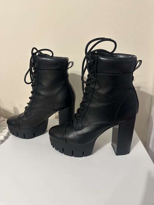 Черни кожени боти guess на ток