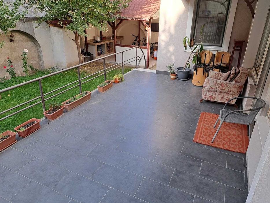 OCAZIE!!! Apartament in casa situata ultracentral cu curte aferenta.