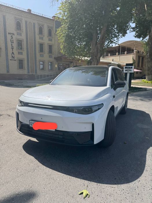 Продаю Leapmotor C16 Hibrid (1 хозяин) 2024