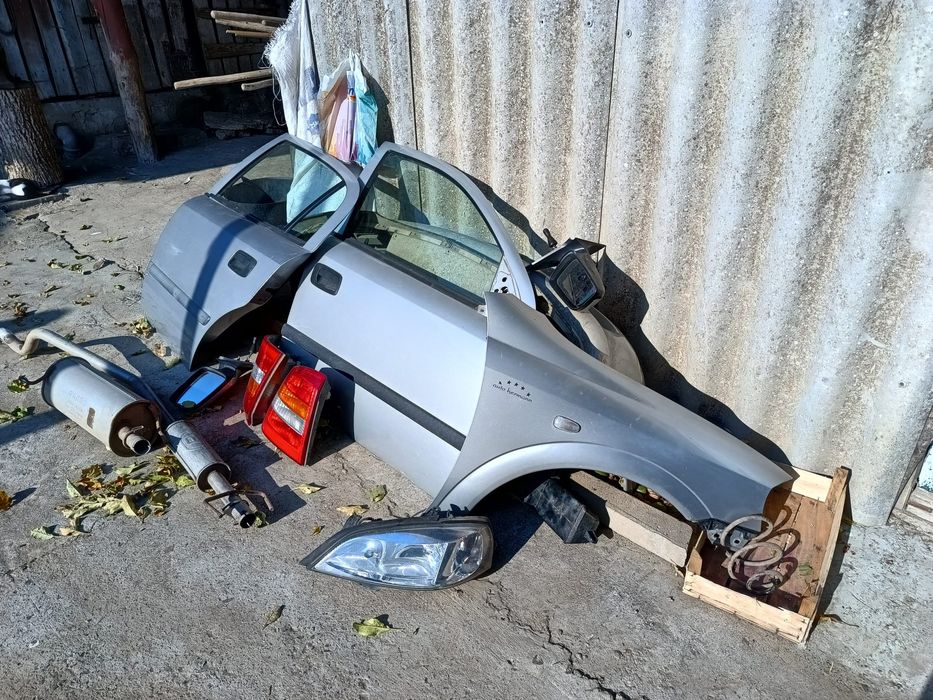 Uși, triple,oglinzi,tobe+masca față ,aripa față dreapta