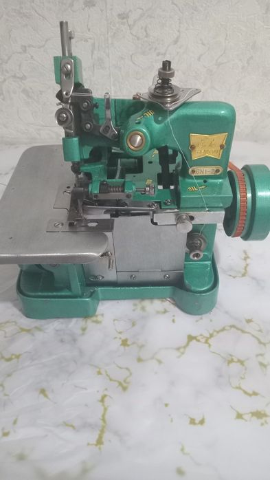 Продам оверлог состояние 3 нитка