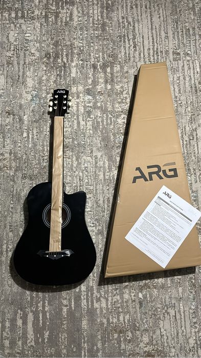 Продам гитару новую