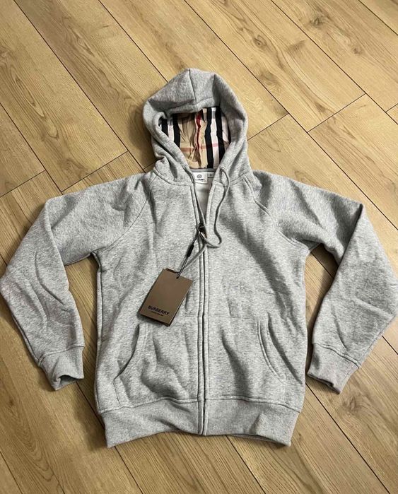 Горница на BURBERRY