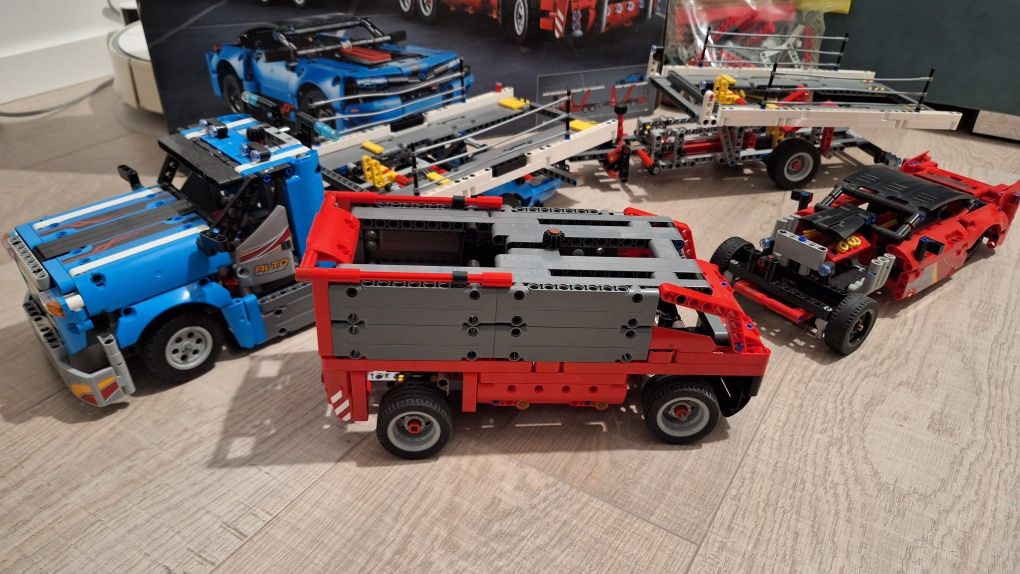 Vând Lego Technic 42098 - Transportor auto 2 în 1