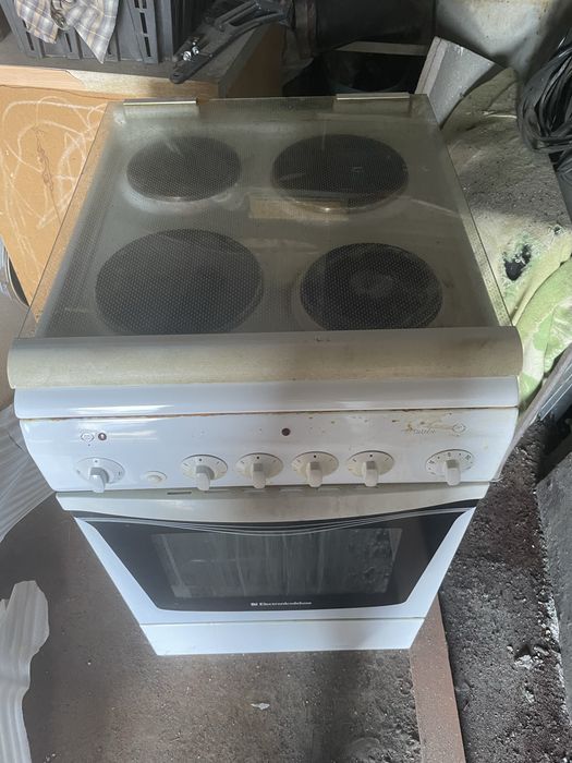 Продам электро плиту, холодильник б/у все в рабочем состоянии