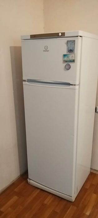 Холодилниктер  кір жуғыш машиналар әр түрлісі  бар істеп  тұр