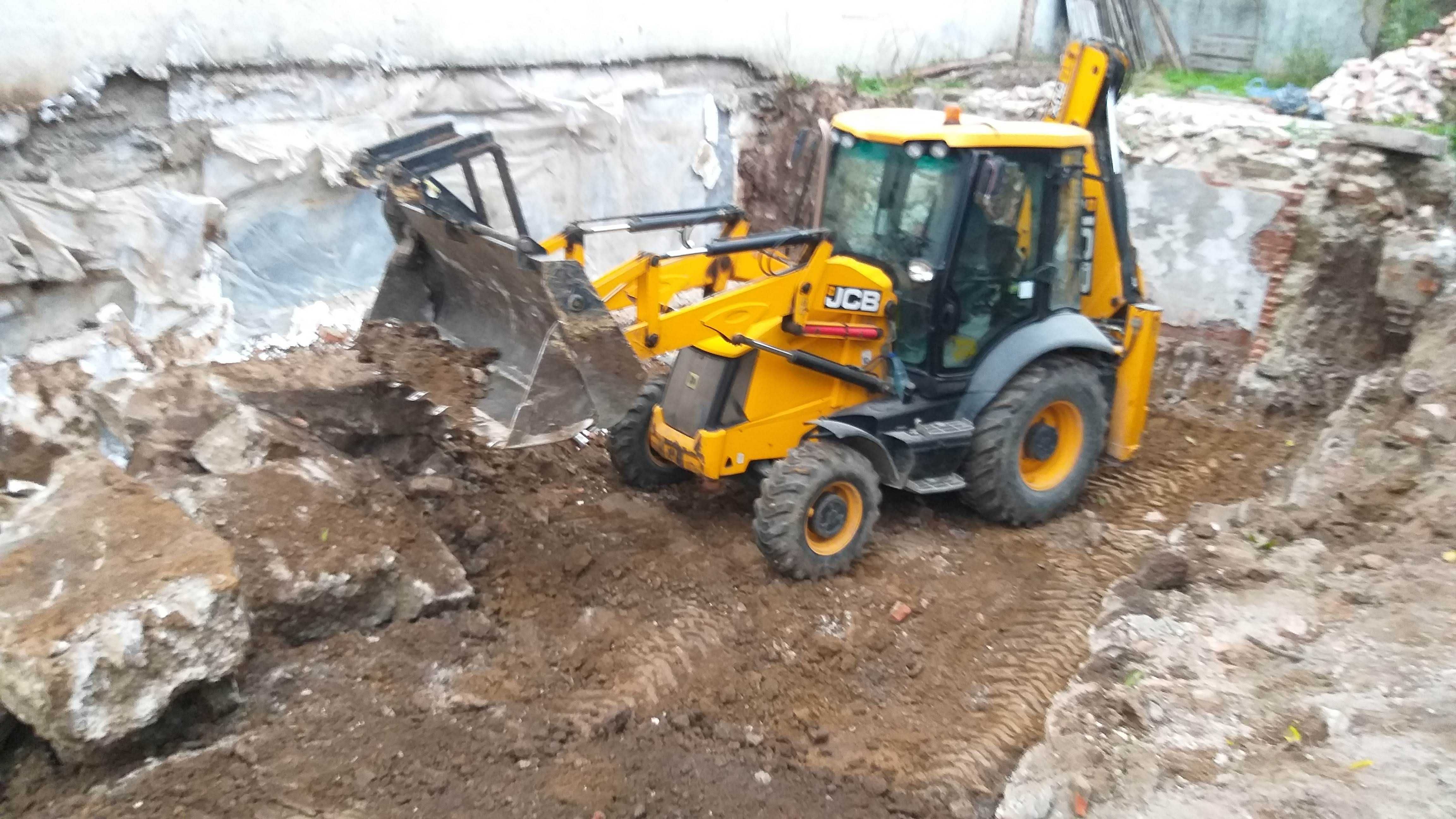 buldoexcavator cu picon de inchiriat