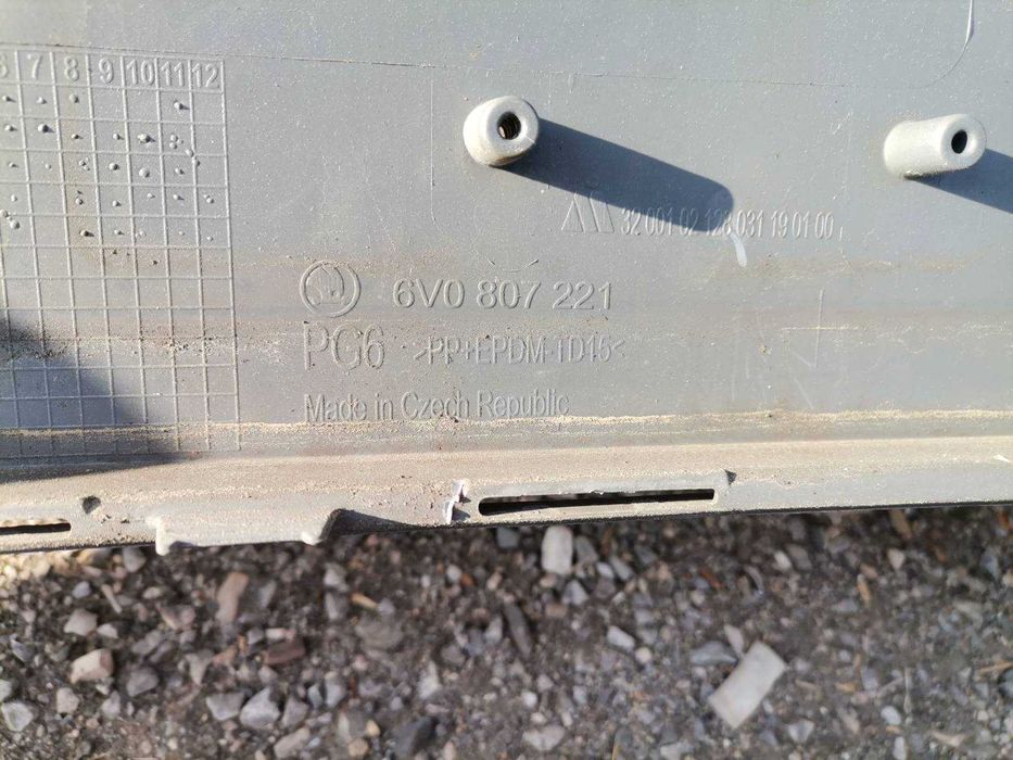 Предна броня налична е и решетката SHKODA FABIA 2015