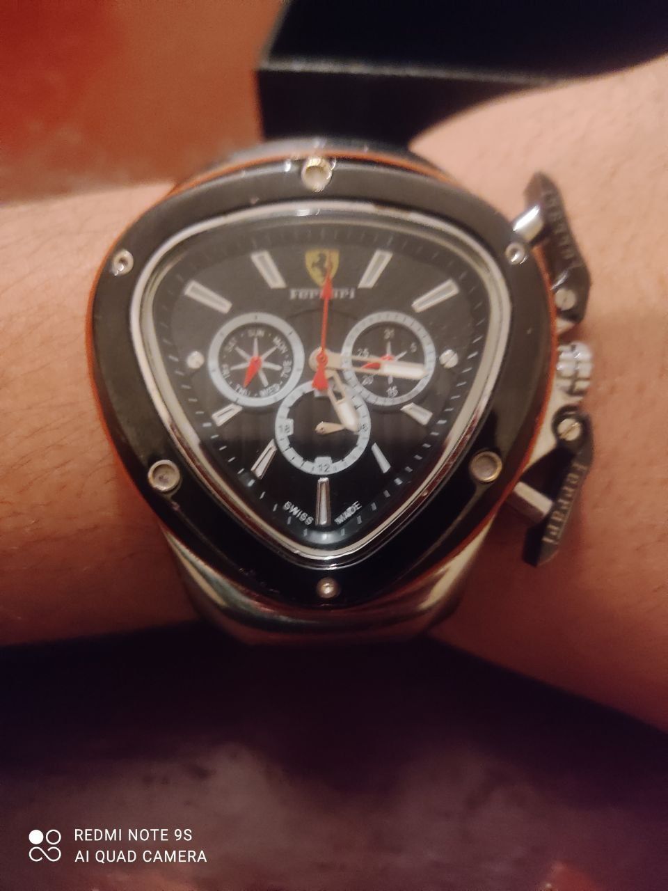 Механические часы от Ferrari