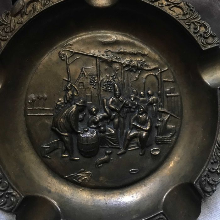 Старинная пепельница