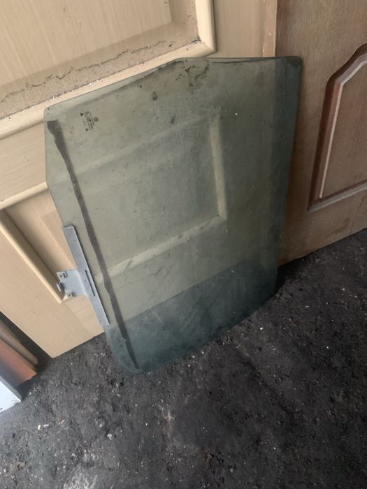 Продам стекло задние Volkswagen пассат б3