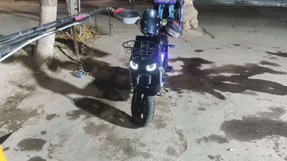 Продаётся или обмен на бензиновый скутер, имеется запасные батарейки