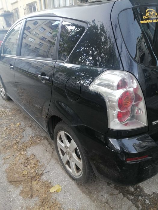 Автомобил Toyota Corolla Verso