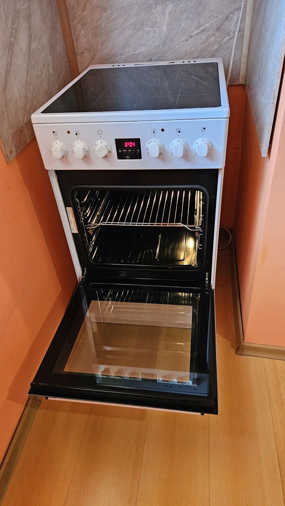 Фурна Gorenje стъклокерамична