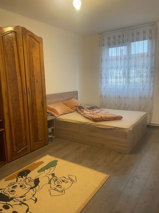 inchiriez apartament 2 camere decomandat