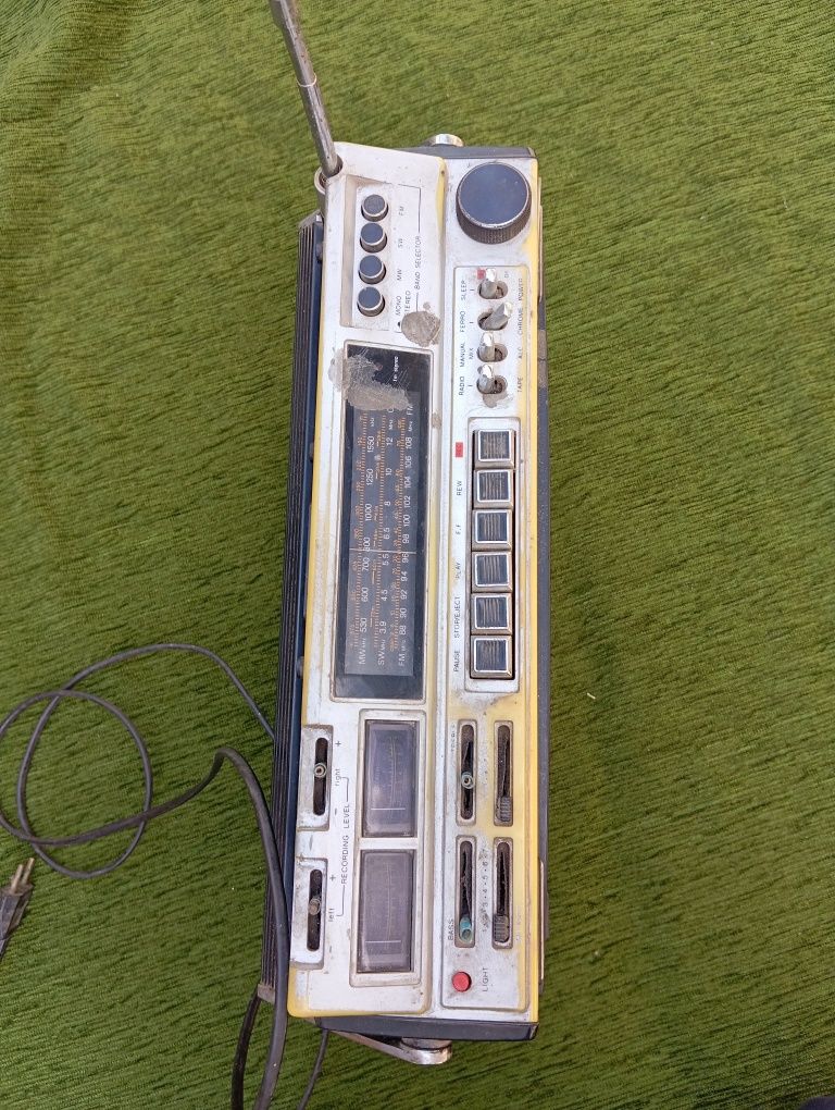Vând radio casetofon Philips!