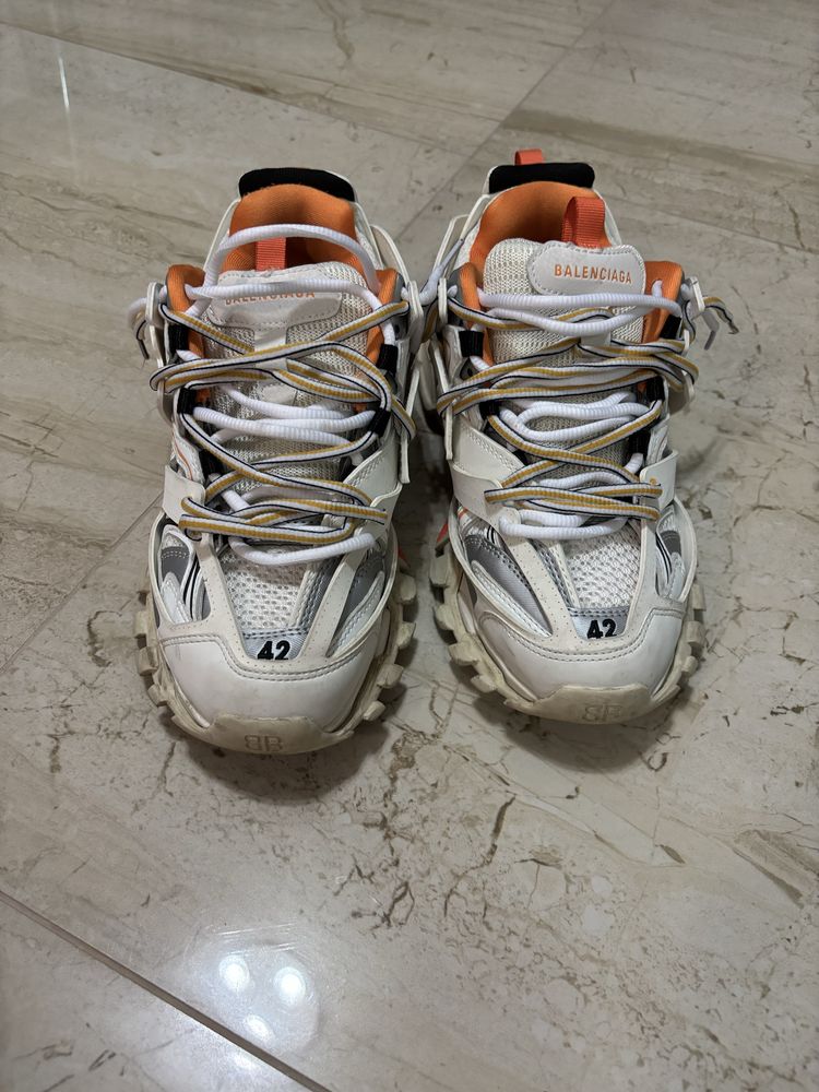 Balenciaga track