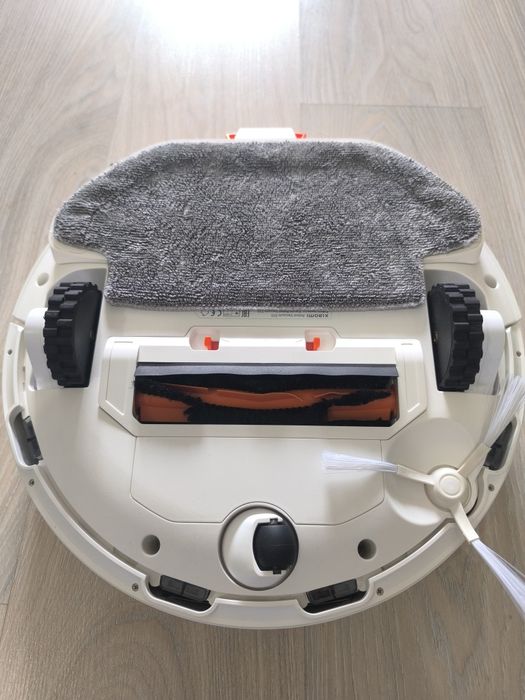 Робот-пылесос Xiaomi MI ROBOT VACUUM S10 в хорошем состоянии