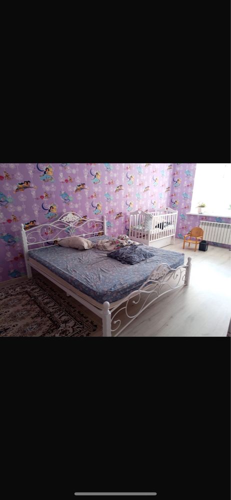 кровать с матрасом