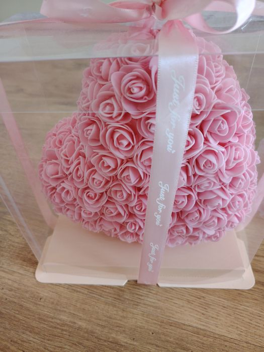 Декоративно сърце от вечни рози