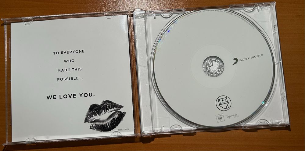 Албум Taylor Swift The Neighbourhood Lover I Love You