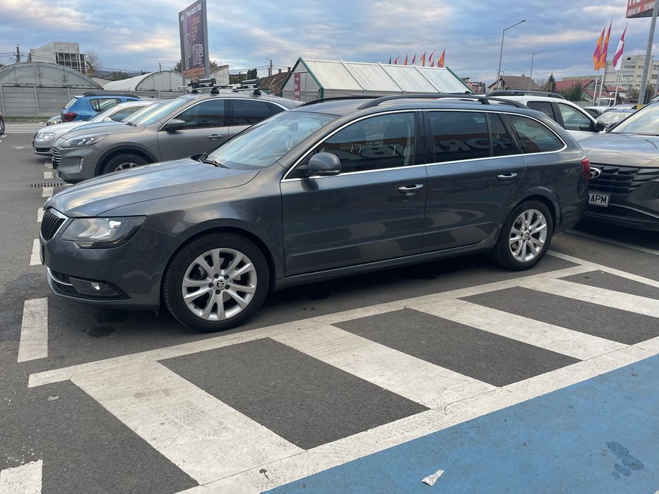 Skoda Superb 2.0 TDI DSG 140 CP - Masina familie