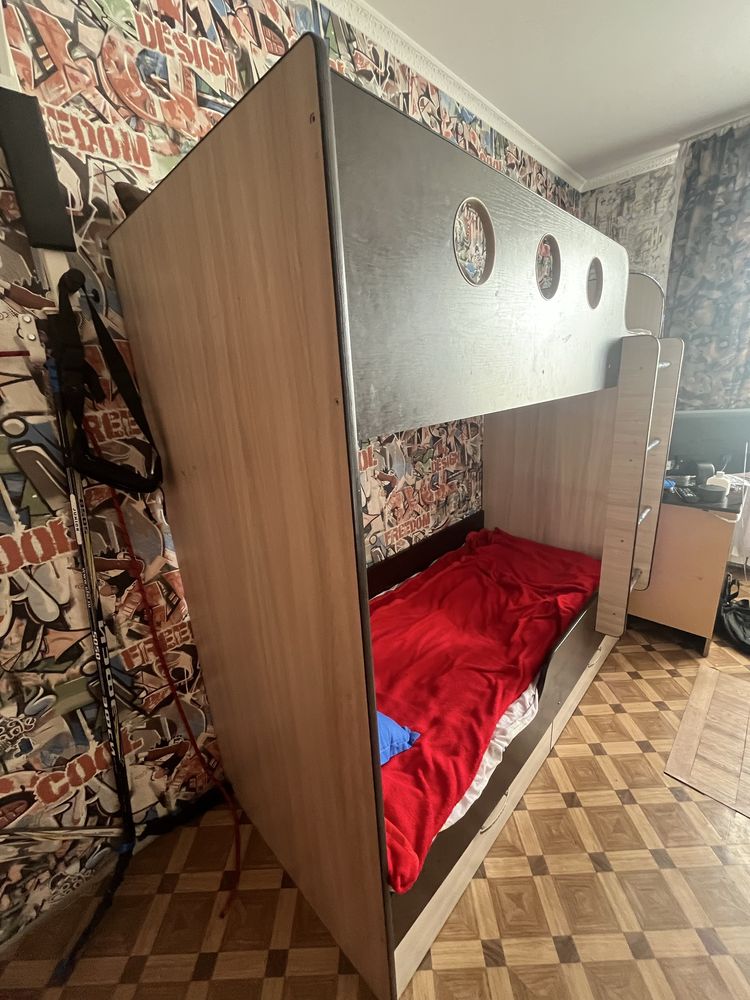 Продам кровать двухъярусную