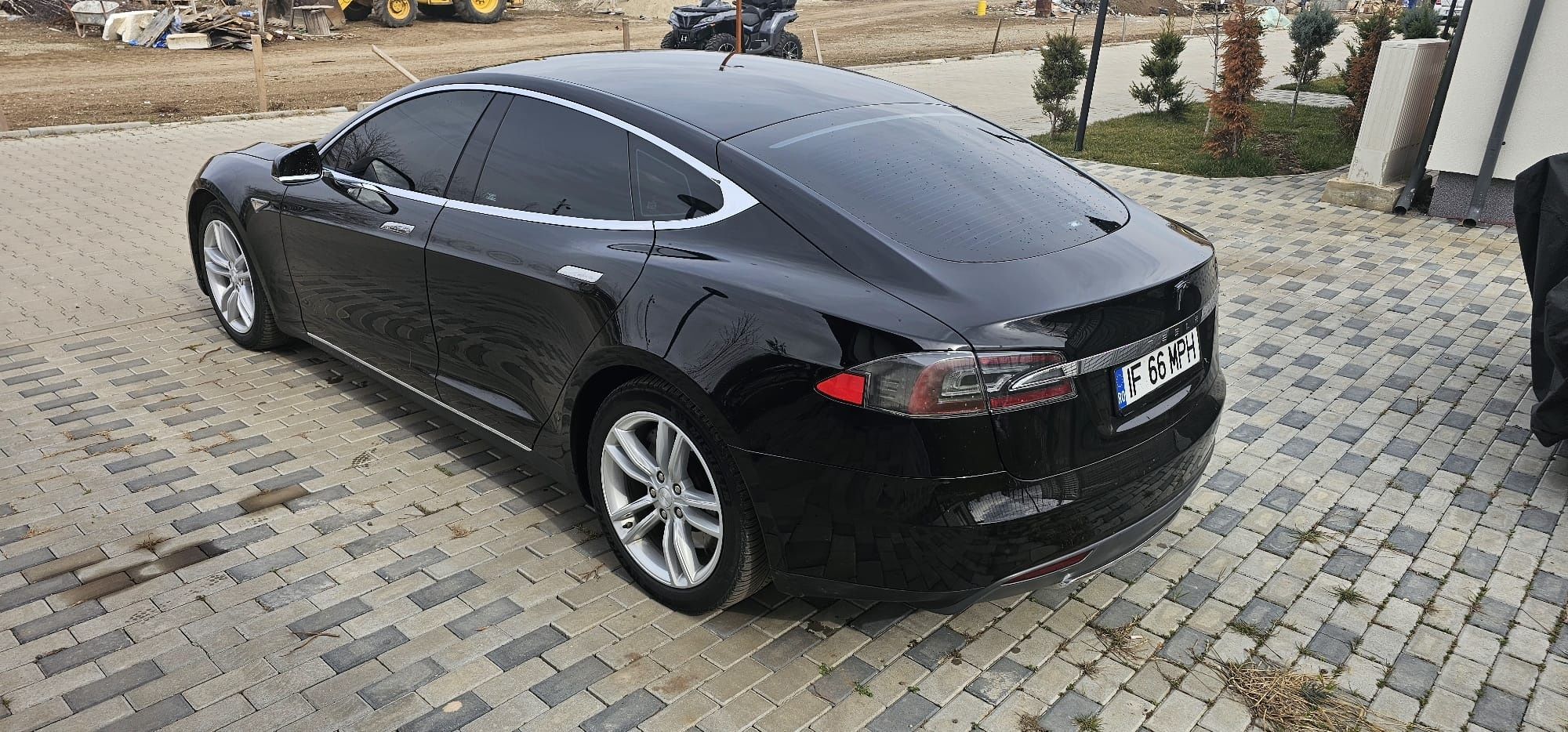 Tesla S accept variante