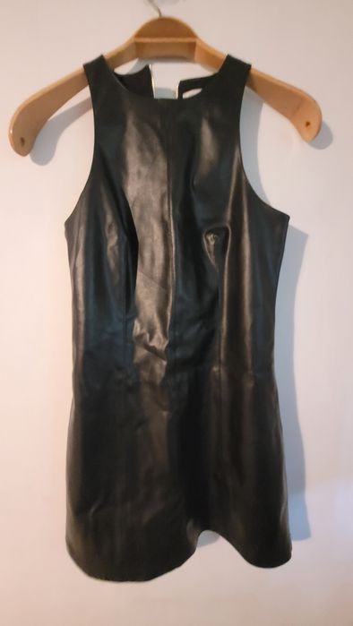 Rochie Calvin Klein – elegantă și versatilă