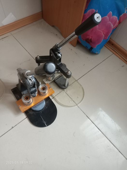 Станок для изготовление закатных значков