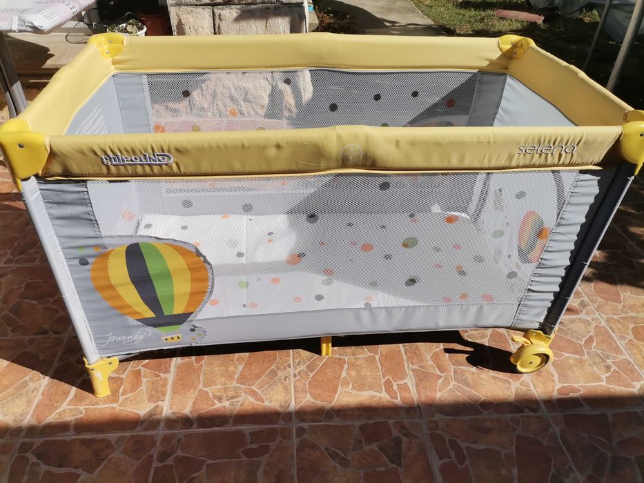 Продавам детска кошара